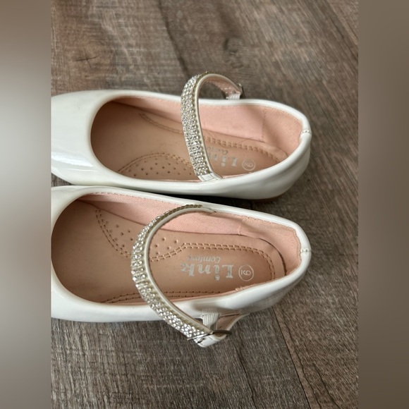 Link Toddler White Shoes Size 9 - Picture 5 of 8